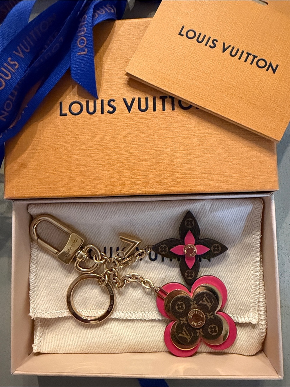 LOUIS VUITTON | ✨NEW✨ Monogram Blooming Flower Bag Charm and Key Ring in Pink